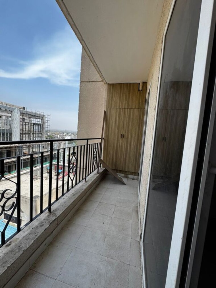 Balcony, signature-the-serenas 2 Bedroom 583 Sq.Ft. Apartment In Sohna Sector 36 Gurgaon 10329428