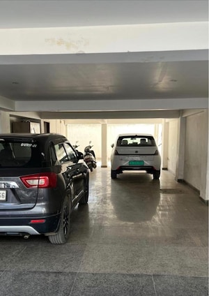 Parking in 3 BHK Builder Floor at Sushant Lok 3, Sector 57 – for Sale