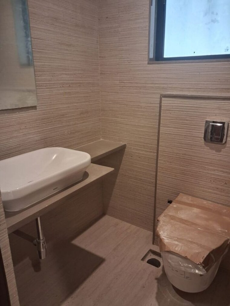 Washroom, santacruz west 2 Bedroom 700 Sq.Ft. Apartment In Santacruz West Mumbai 10329488