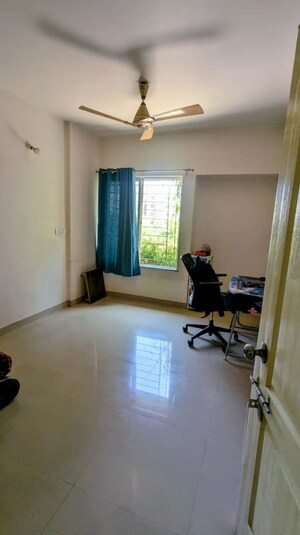 Room in 2 BHK Apartment at Anand Green Crest, Hadapsar – for Rent