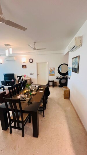 Team Area in 4 BHK Apartment at DLF The Crest, Sector 54 – for Sale