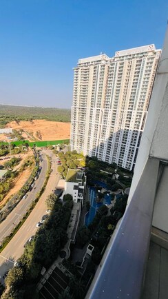 4 BHK + Servant Room Apartment For Sale in DLF The Crest
