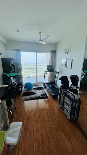 Room in 4 BHK Apartment at DLF The Crest, Sector 54 – for Sale