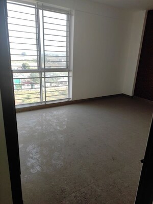 Room in 3 BHK Apartment at Kolar rd – for Sale