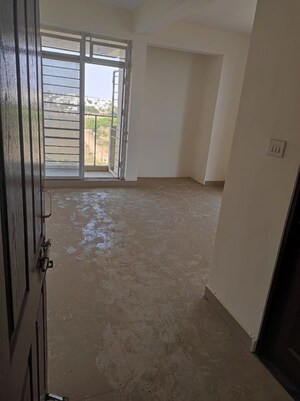 Room in 3 BHK Apartment at Kolar rd – for Sale