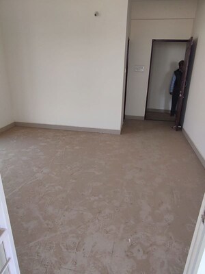 Room in 3 BHK Apartment at Kolar rd – for Sale