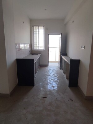 Room in 3 BHK Apartment at Kolar rd – for Sale
