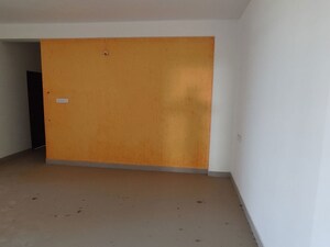 Room in 3 BHK Apartment at Kolar rd – for Sale