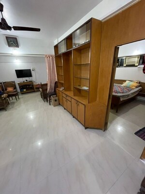 Room in 2 BHK Apartment at Khar West – for Rent