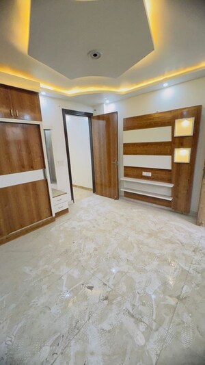 Room in 3 BHK Builder Floor at Dwarka Mor – for Sale