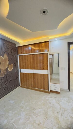 Room in 3 BHK Builder Floor at Dwarka Mor – for Sale