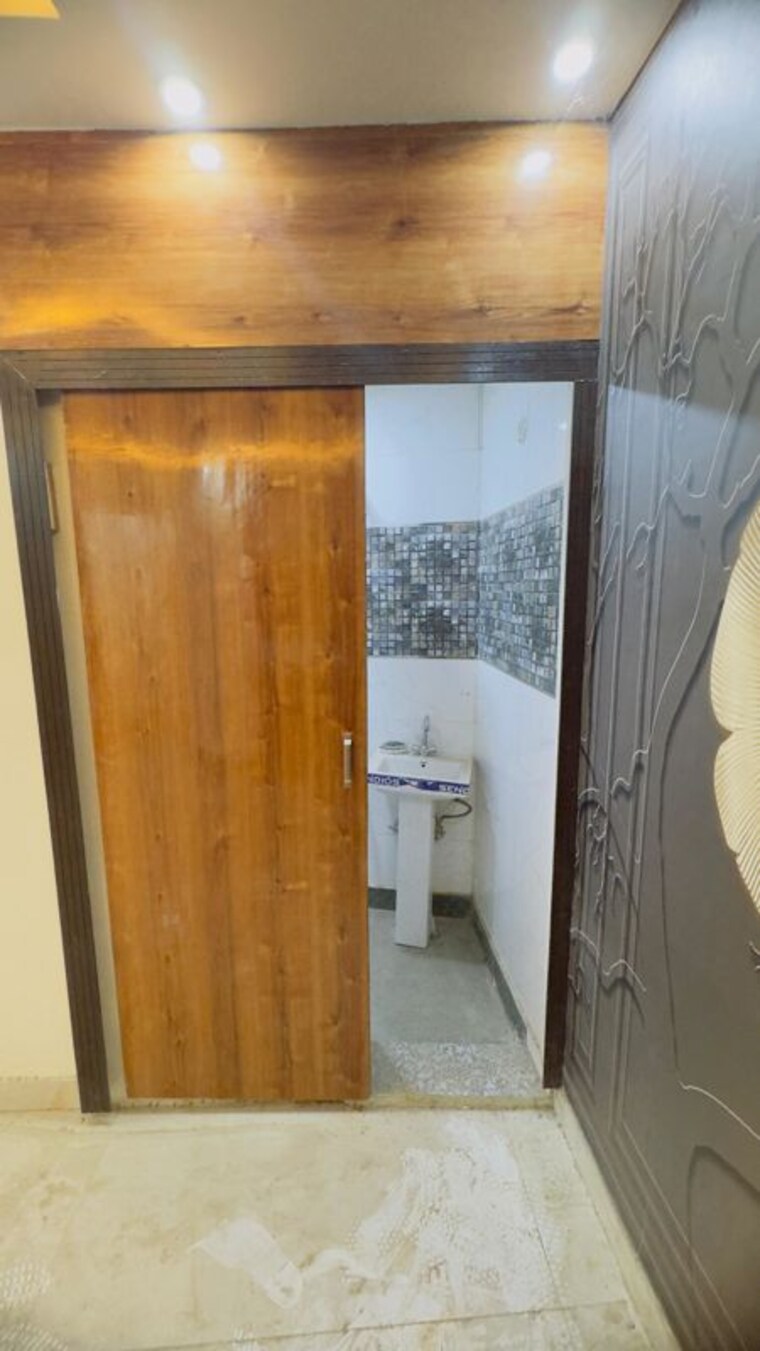 Kitchen, dwarka mor 3 Bedroom 900 Sq.Ft. Builder Floor In Dwarka Mor Delhi 10329576