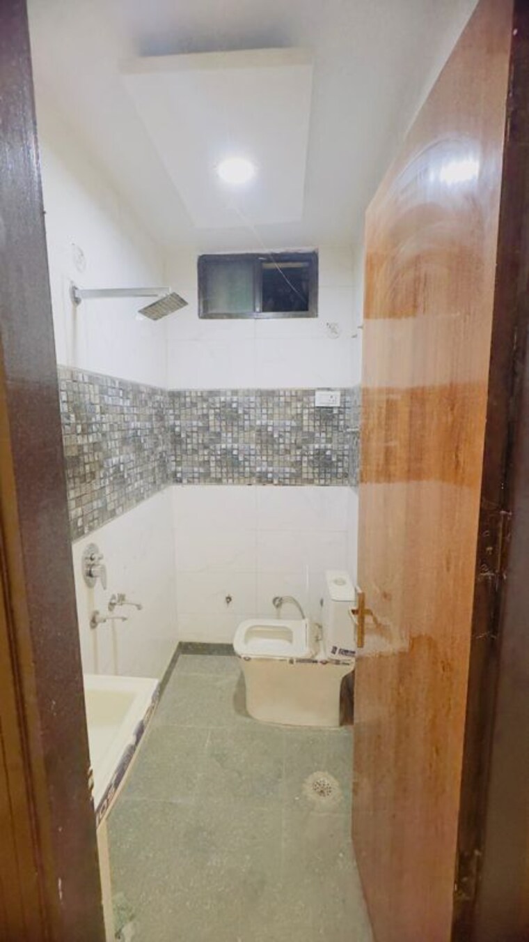 Bathroom, dwarka mor 3 Bedroom 900 Sq.Ft. Builder Floor In Dwarka Mor Delhi 10329576
