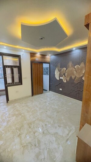 Room in 3 BHK Builder Floor at Dwarka Mor – for Sale