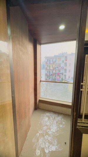 Room in 3 BHK Builder Floor at Dwarka Mor – for Sale