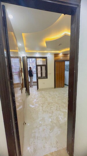 Room in 3 BHK Builder Floor at Dwarka Mor – for Sale