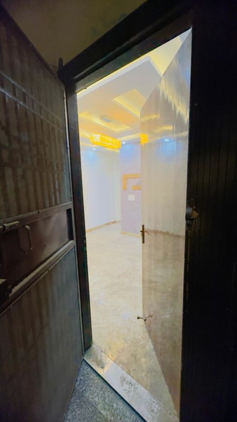 Bathroom, dwarka mor 3 Bedroom 900 Sq.Ft. Builder Floor In Dwarka Mor Delhi 10329576