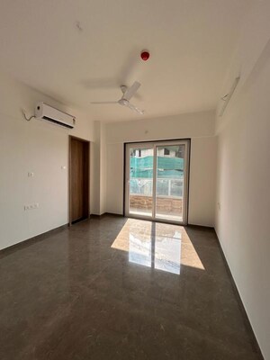 Room in 3 BHK Apartment at Venkatesh Skydale, Hingne Khurd – for Rent