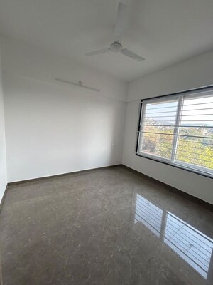 Room in 3 BHK Apartment at Venkatesh Skydale, Hingne Khurd – for Rent
