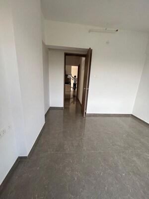 Room in 3 BHK Apartment at Venkatesh Skydale, Hingne Khurd – for Rent