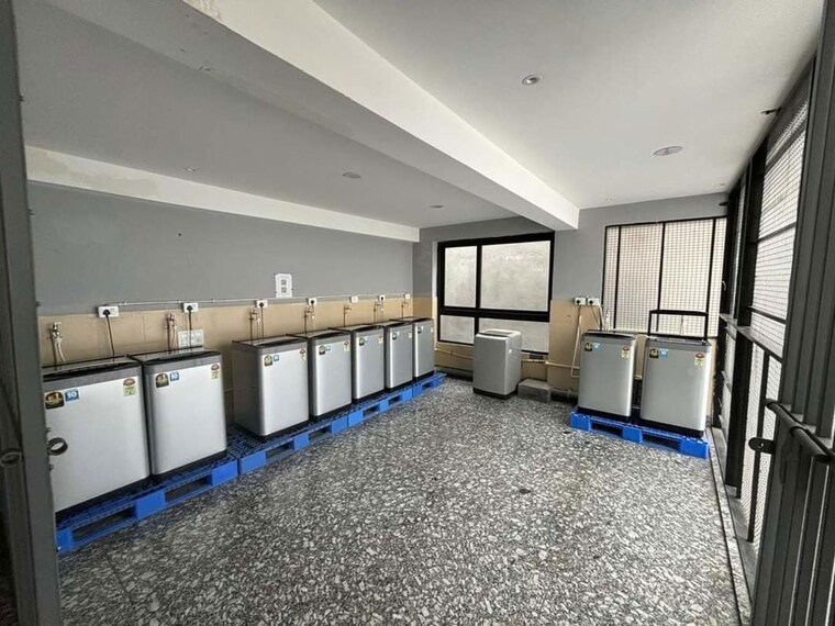 Parking, sector 30 1 Bedroom 710 Sq.Ft. Builder Floor In Sector 30 Gurgaon 10329626