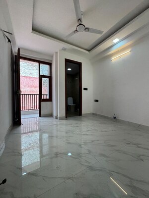 Room in 2 BHK Apartment at Chattarpur – for Rent
