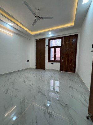 Room in 2 BHK Apartment at Chattarpur – for Rent