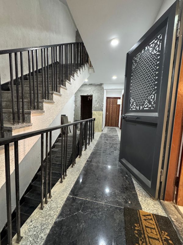 2 BHK + Servant Room,Extra Room,Store Room Apartment For Rent in Chattarpur
