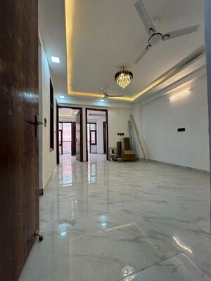 Room in 2 BHK Apartment at Chattarpur – for Rent
