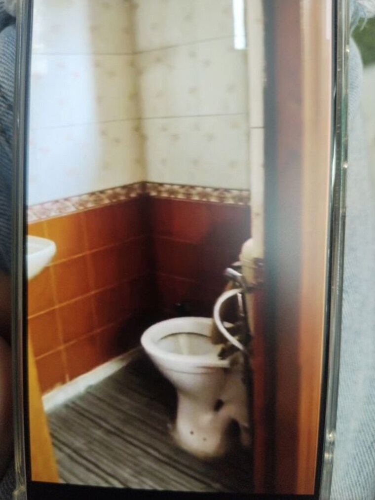 Bathroom, savitri nagar 2 Bedroom 900 Sq.Ft. Builder Floor In Savitri Nagar Delhi 10329621