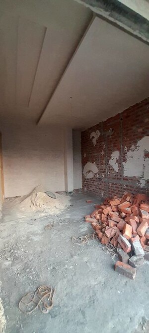 Parking in 3 BHK Builder Floor at Palam Vihar – for Sale