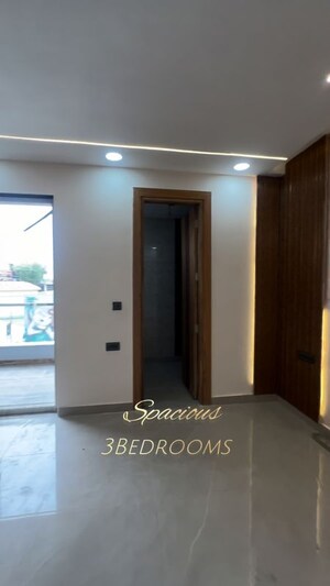 Bedroom in 3 BHK Builder Floor at BPTP District 3, Sector 85 – for Sale