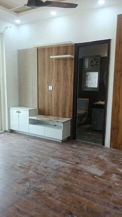 2.5 BHK + Extra Room Apartment For Rent in Radhey Krishna Casa Green I