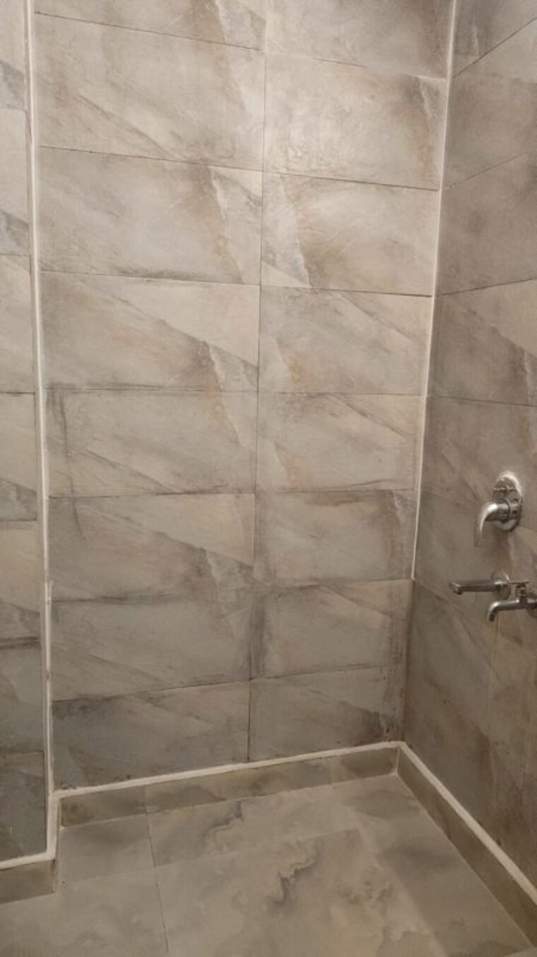 Bathroom, sushant lok i 3 Bedroom 215 Sq.Yd. Builder Floor In Sushant Lok I Gurgaon 10329708