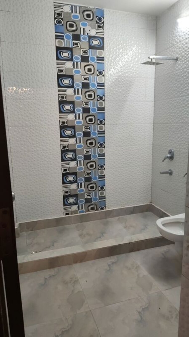 Bathroom, sushant lok i 3 Bedroom 215 Sq.Yd. Builder Floor In Sushant Lok I Gurgaon 10329708