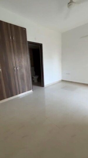 Room in 3 BHK Apartment at Nimbus Express Park View, Chi V Greater Noida – for Sale