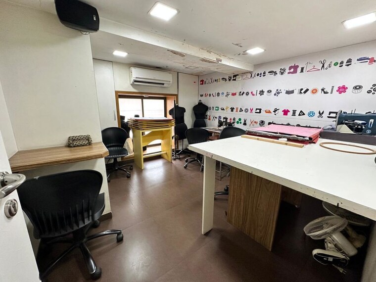 Team Area, pokhran road no one Commercial Office Space 800 Sq.Ft. In Pokhran Road No One Thane 10329733