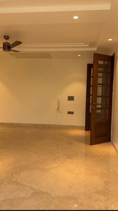 3 BHK + Servant Room Builder Floor For Rent in Defence Colony
