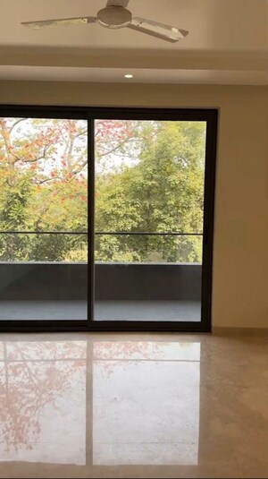 Room in 3 BHK Builder Floor at Defence Colony – for Rent