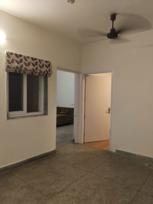 Room in 3 BHK Apartment at Sarita Vihar – for Rent