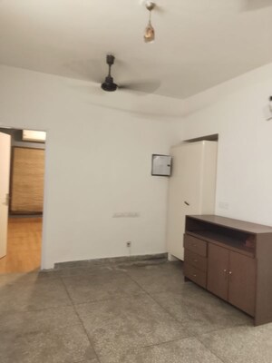 Room in 3 BHK Apartment at Sarita Vihar – for Rent