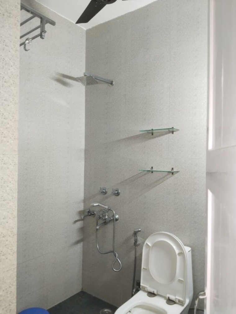 Bathroom, sarita vihar 3 Bedroom 1900 Sq.Ft. Apartment In Sarita Vihar Delhi 10329735