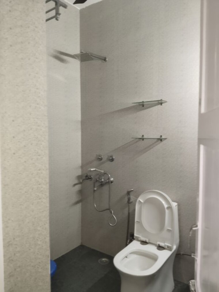 Bathroom, sarita vihar 3 Bedroom 1900 Sq.Ft. Apartment In Sarita Vihar Delhi 10329735