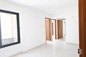 Room in 3 BHK Apartment at Palmsprings The Palm Paradise, Nava Vadaj – for Sale