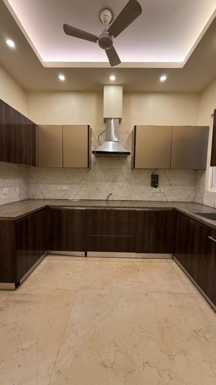 Kitchen, sushant lok i 3 Bedroom 215 Sq.Yd. Builder Floor In Sushant Lok I Gurgaon 10329741