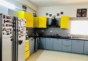 Team Area in 3 BHK Apartment at Banjara Hills – for Sale