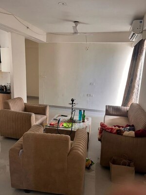 Team Area in 3 BHK Apartment at Sector 74 A – for Rent
