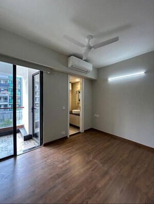 Room in 3 BHK Apartment at Signature Global City 63A, Sector 63a – for Rent