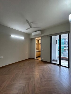 Room in 3 BHK Apartment at Signature Global City 63A, Sector 63a – for Rent