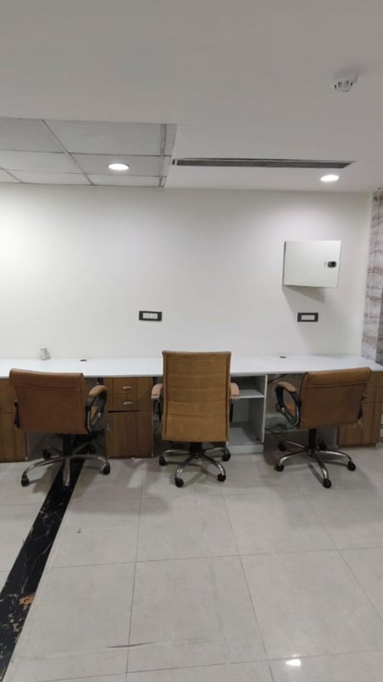 Team Area, netaji subhash place Commercial Office Space 1500 Sq.Ft. In Netaji Subhash Place Delhi 10329817